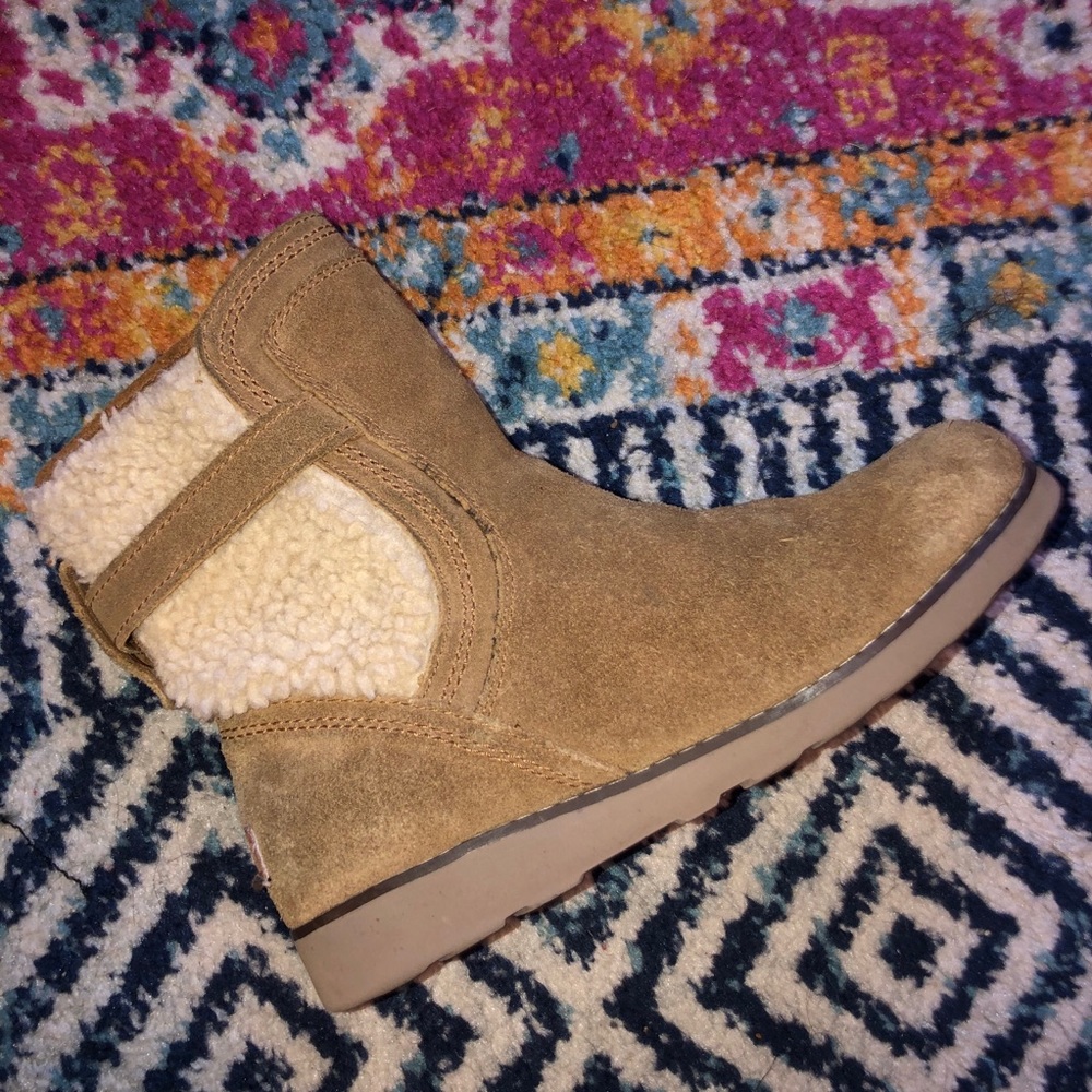 Ugg Jayla Boots - Picture 4 of 10